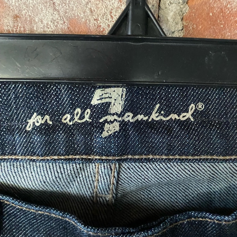 Seven for all Mankind Women's Dark Blue Jeans NWOT, EUC. Small fraying at hem - Picture 3 of 6